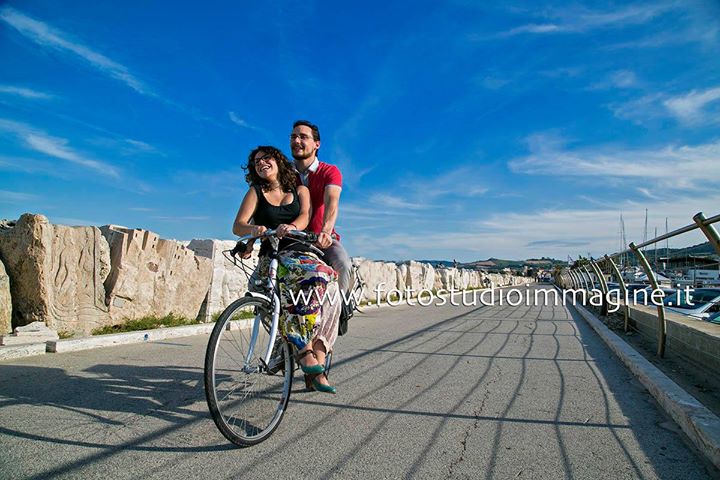 Passeggiando in bicicletta accanto a te,