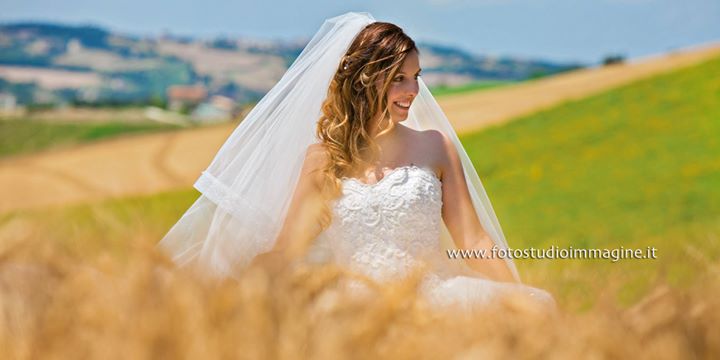 Bella e simpatica…..una sposa immersa nel paesaggio marchigiano : Ramona