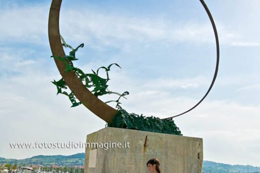 Dichiarare il proprio amore a San Bendetto del Tronto, all’ombra del monumento al gabbiamo di Mario Lupo non è da tutti, complimenti a Stefano😍❤️❤️❤️❤️#amore #fidanzamento #sanbenedettodeltronto #mariolupo #gabbiano #jonathan #fotostudioimmagine #grottammare #marche