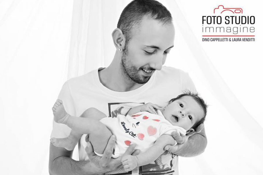 L’amore è……una dolce bimba tra le braccia di suo padre ❤️