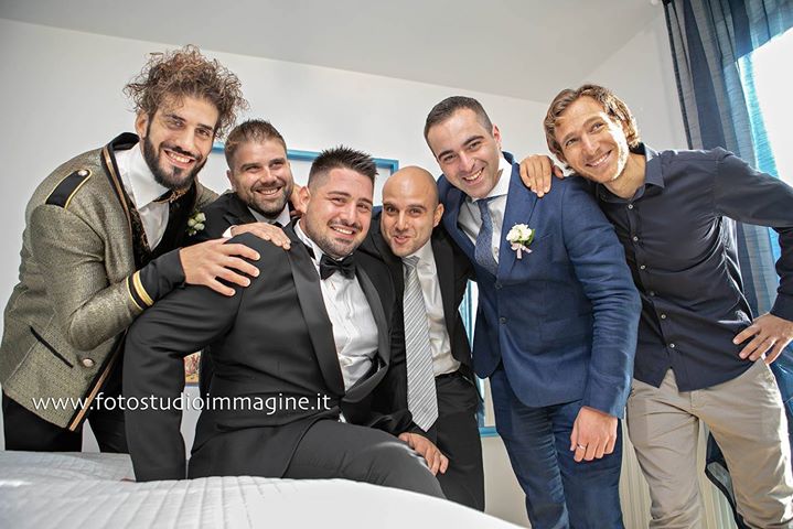 per Stefano e Sara un matrimonio con una cornice di amici simpatici e coinvolgenti 🤣😎🎥😃