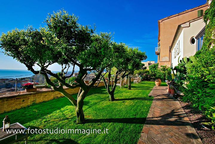 B&B CASA PAZZI……bello? di più. Un luogo unico ed incantato tra i profumi di arancio e lo sguardo che si perde nel Mare Adriatico😃❤️